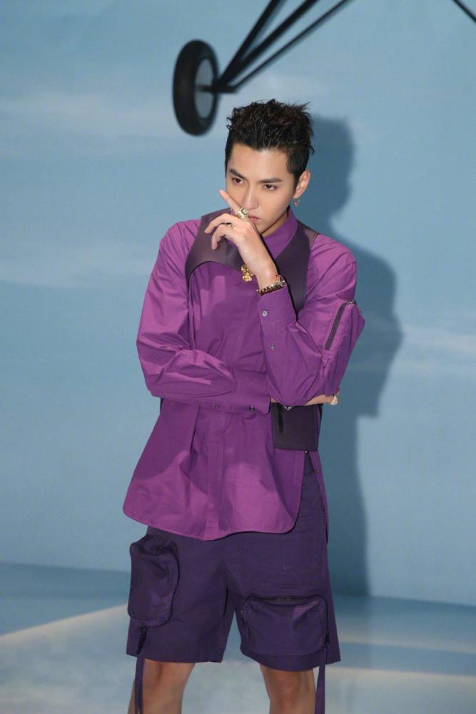 跟着明星学紫色穿搭 显白显瘦巨好看 腾讯新闻