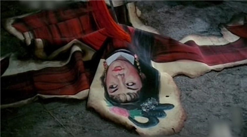 清朝著名女鬼图放大10倍看是在做什么网友让人感到不适