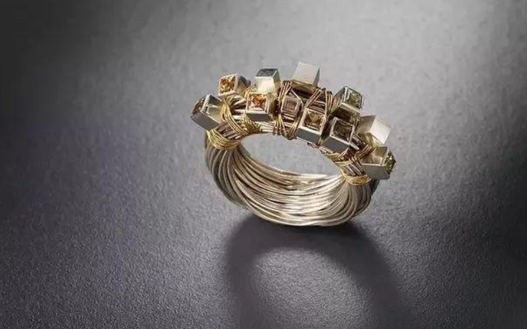 当代艺术首饰,创新材料匠心独运的手艺,颠覆你对传统首饰的认知