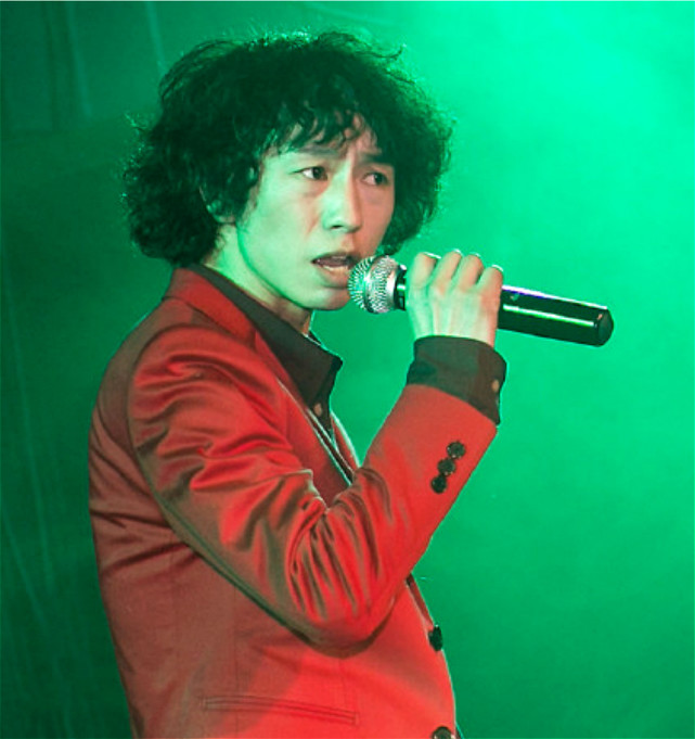 惊惶庞麦郎:曾为20块钱大闹派出所,放话全世界没一个好人