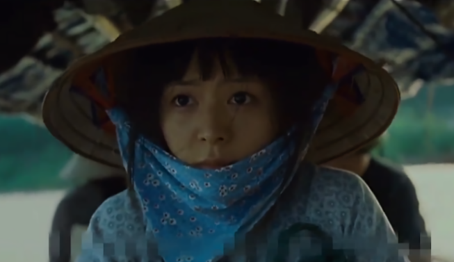 电影"红河"中智商只有6岁的女孩,被黑老大相中,看一次哭一次