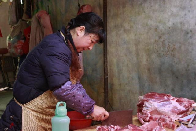 在农村买猪肉起步二三十块钱,是农民有钱还是另有原因?