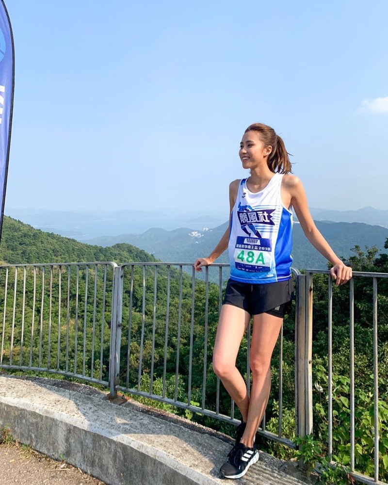 加油!tvb力捧小花做女主,被嫌弃做作又生硬,自言再看都觉得很多瑕疵