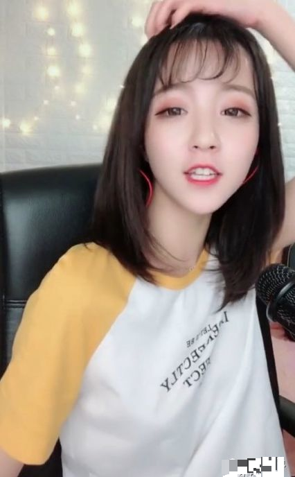 她为什么想不开要加美颜明明生图美炸了