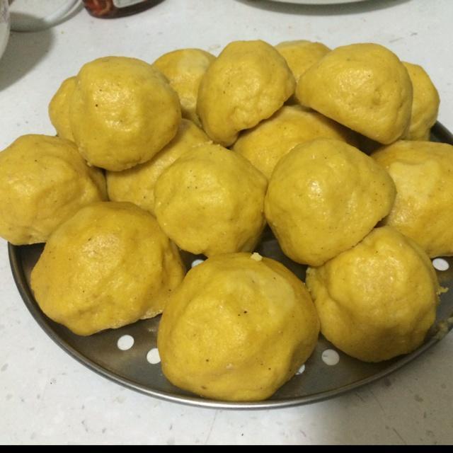 杂粮窝窝头,一大部分是玉米小部分是白那个年代,我们的书包是俺娘用不