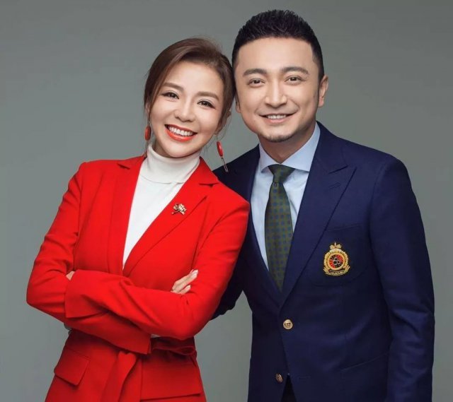 当时,小尼在央视主持《开门大吉》《星光大道》《我要上春晚》等多档