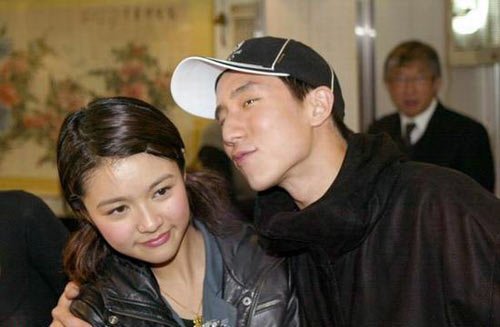 当时,薛凯琪因为人气很高,经常和圈内艺人发生绯闻,但她都否认.