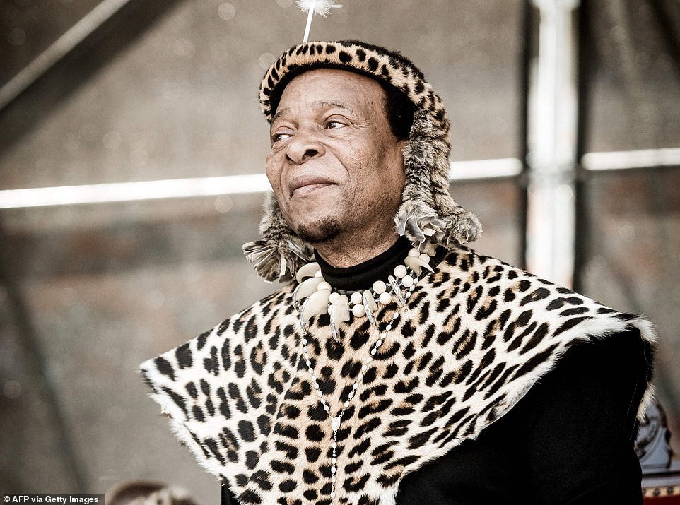 南非祖鲁国王去世终年72岁,娶六位妻子生28个娃,下令女孩赤膊面前跳舞
