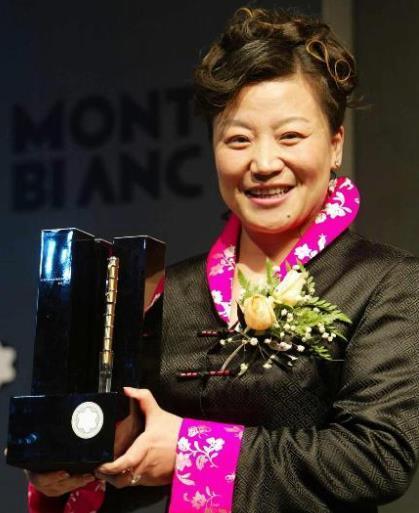 被小香玉抓破脸离婚的王为念,拒9.