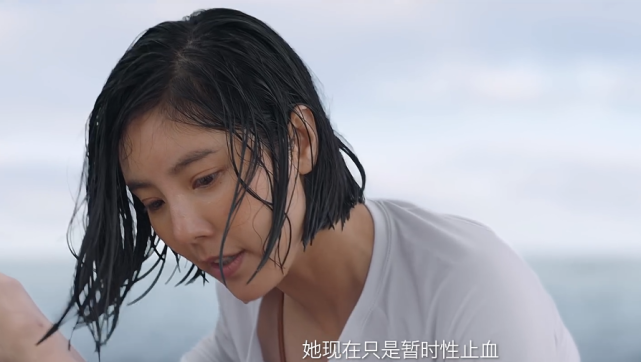 赵奕欢《巨鲨》被指抄袭《鲨滩》,除了秀身材,只剩槽点!