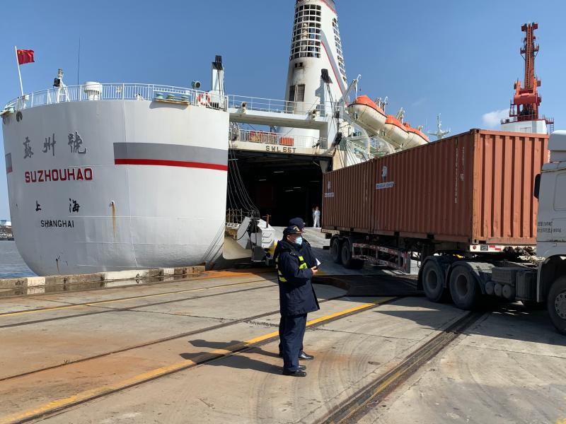 月2日和3月4日,中日班轮"苏州号"和"新鉴真号"分别首靠上海军工路码头