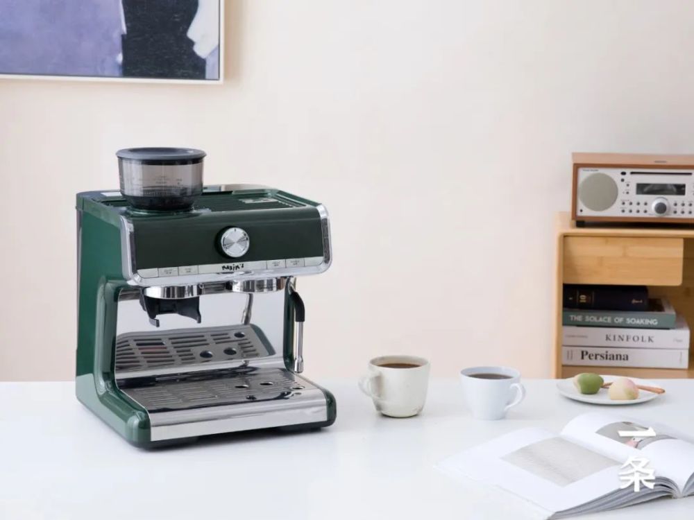高颜值复古家用咖啡机实现一平米的家庭咖啡馆