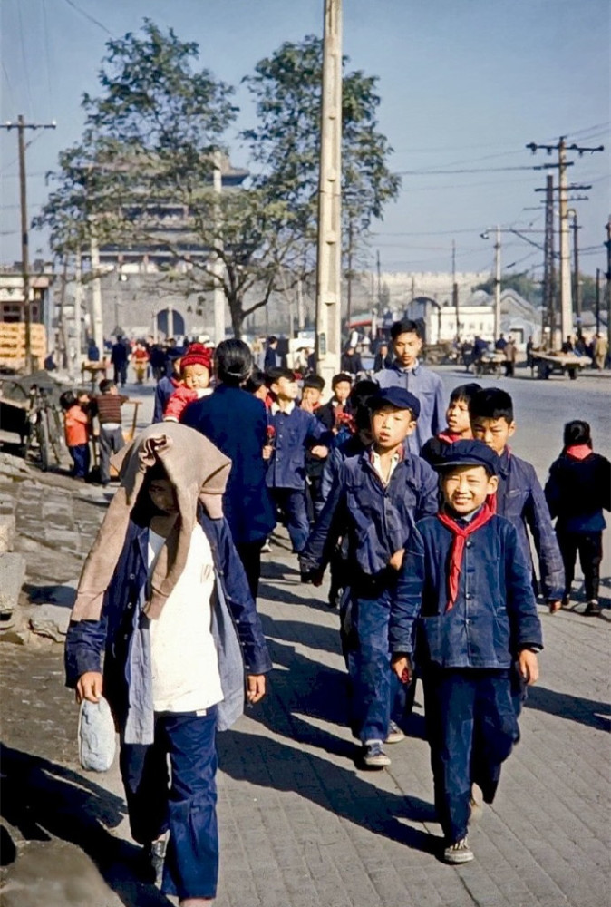 彩色老照片:这是60多年前的北京,带你看50年代这里的样子_腾讯新闻