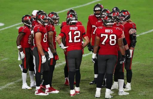 橄榄球不止布雷迪不息七冠老汉将为坦帕湾海盗再战两年