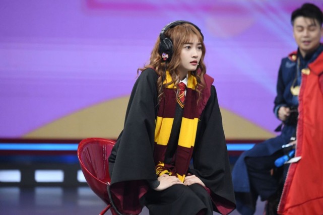 关晓彤小丑女及赫敏造型曝光