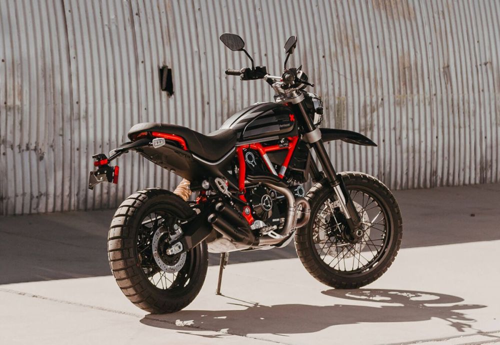 400越野比赛取得的成功,该车型具有特殊的涂装,杜卡迪scrambler fast