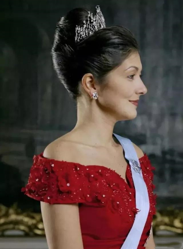 文雅丽为何不惜抛弃王妃称号及每年220万津贴和丹麦王子离婚