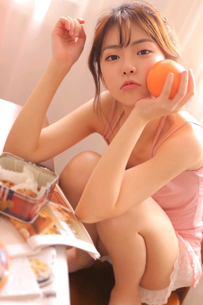 2,360英雄等moba类解说,现为斗鱼直播签约女主播,id:不二不叫周淑怡