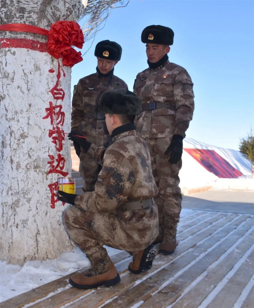 黨旗在基層一線高高飄揚看邊防官兵鐵心向黨