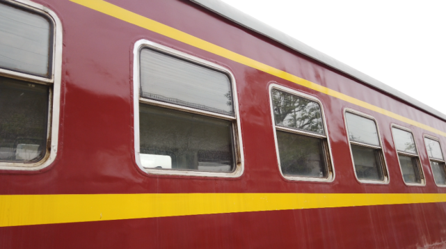 的地方潮酷街头风轻松get~复古的元素进化为潮流地标信号灯,红皮火车