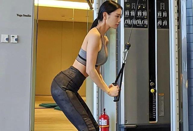 《大红包》女主克拉拉,颜值高身材棒,除了运动,饮食也很关键_腾讯新闻