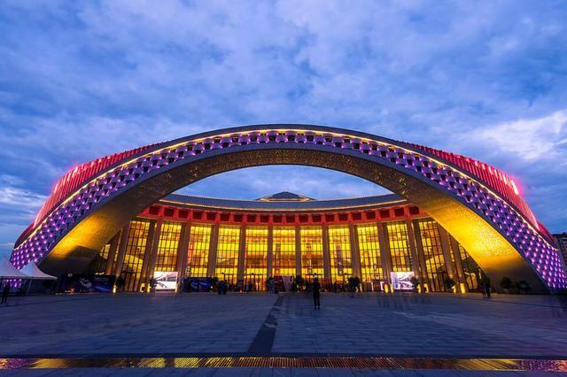 云南耗资7.7亿"王冠"建筑,人称昆明"新地标",与世界接轨