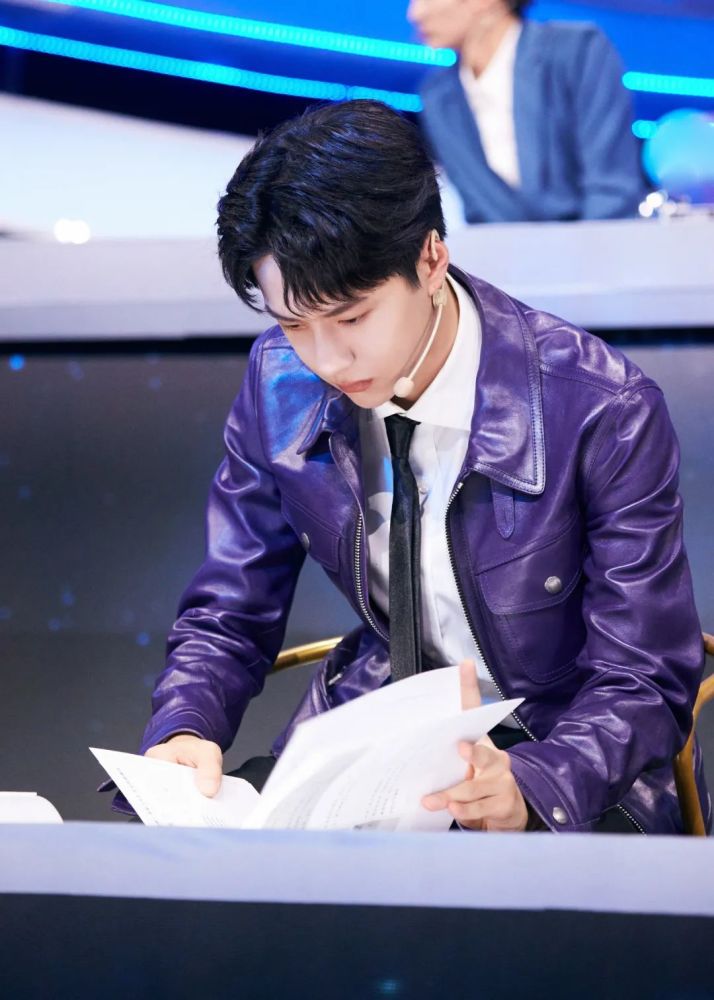 王一博走廊阳光大片壁纸华彩少年我是豹子不是猫