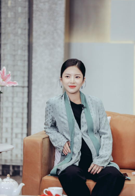 王灿否认自己47岁,自信回应二婚嫁杜淳:是不是都比你优秀