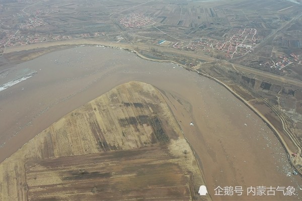 3月13日,黄河内蒙古段全线开河,今年属于"文开河(李岩涛/摄)