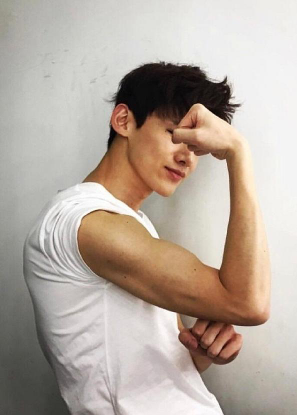 男明星追求畸形瘦罗云熙的腿跟郑爽一样王俊凯暴瘦老十岁