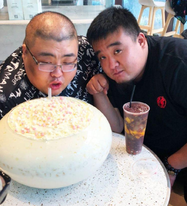 网红泡泡龙去世生前脸部的黑色斑块真是尸斑说出来别不信