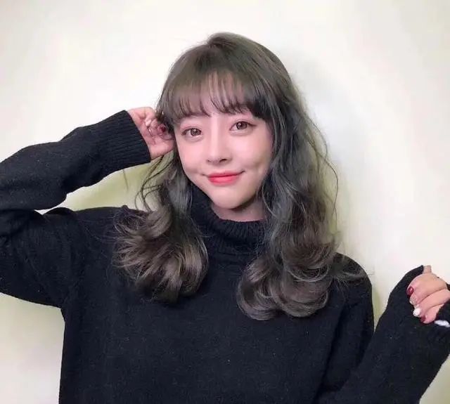 2021年流行木马卷发型头发少的人一定要尝试