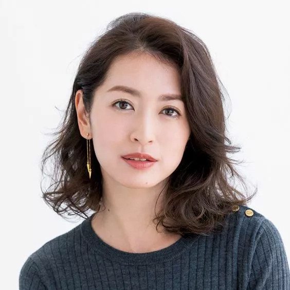 2021年流行木马卷发型头发少的人一定要尝试