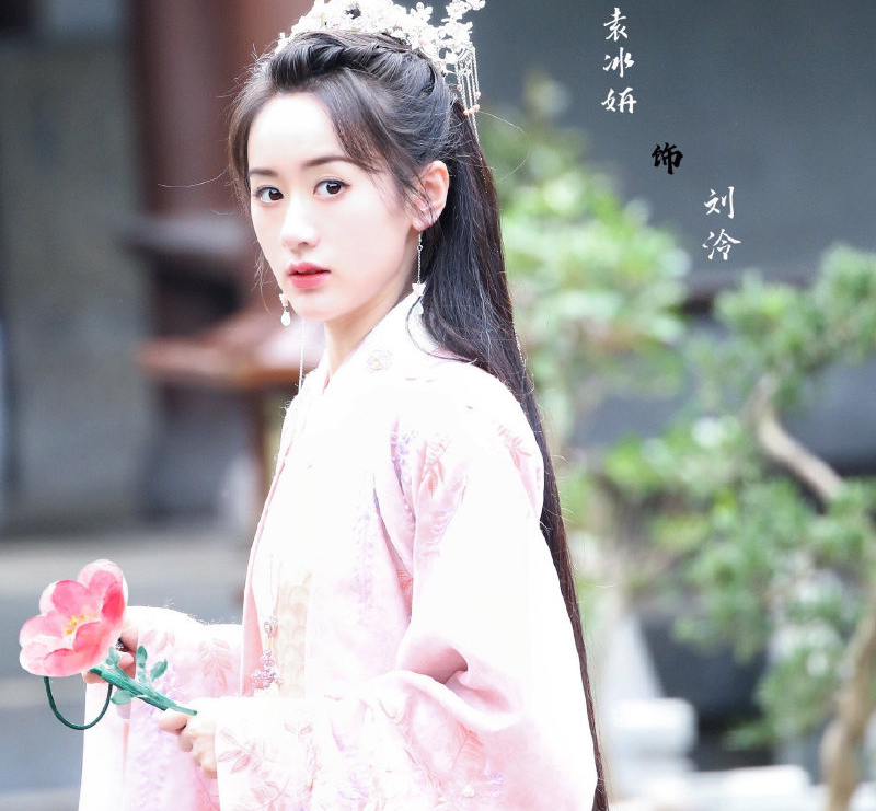 袁冰妍再演古装剧妆容造型不输褚璇玑和锦衣卫男主cp感爆棚