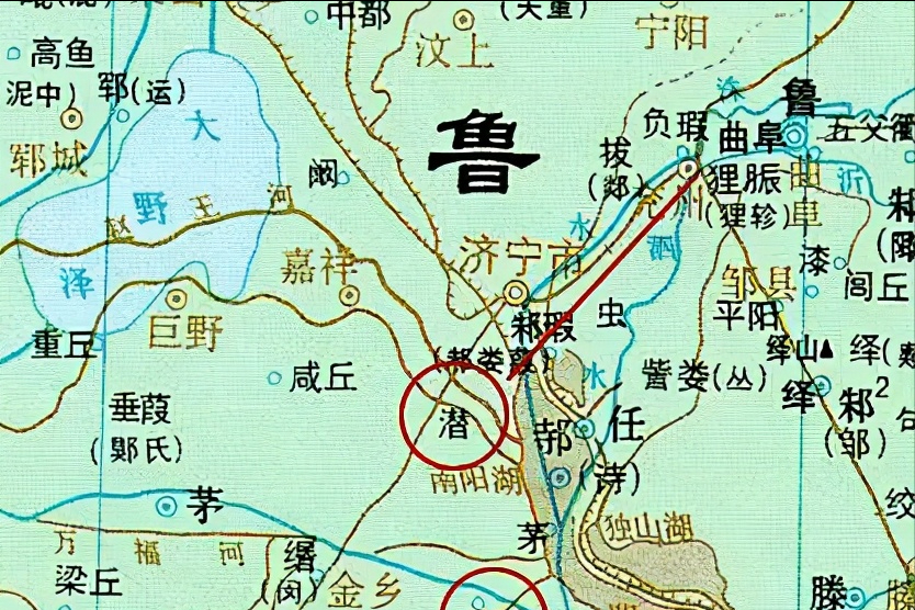 潜"为一鲁国地名. 在今山东省济宁市西南."戎"为一部族.