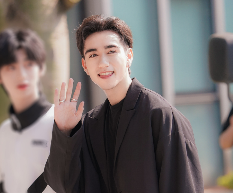 河马退赛后创4又现黑马打投人数仅次米卡看清是谁无威胁