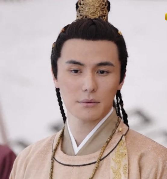 就在萧燕燕下葬当天,韩德让就被圣宗耶律隆绪赐名耶律隆运,隔了三天