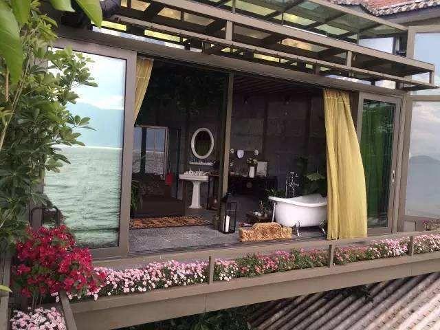 杨丽萍在洱海建别墅,如今还能参观?游客不让进,要是拆了很浪费