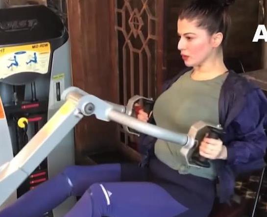 图上的这位具有异国风情的美女名字叫做凯纳特阿拉,今年35岁,通过图片