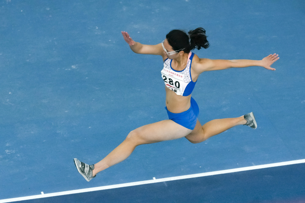 3月13日,福建队选手许婷在比赛中.