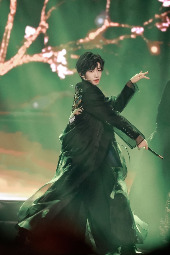 舔屏时刻创4初c刘宇是个小仙男国风美少年名不虚传太帅了