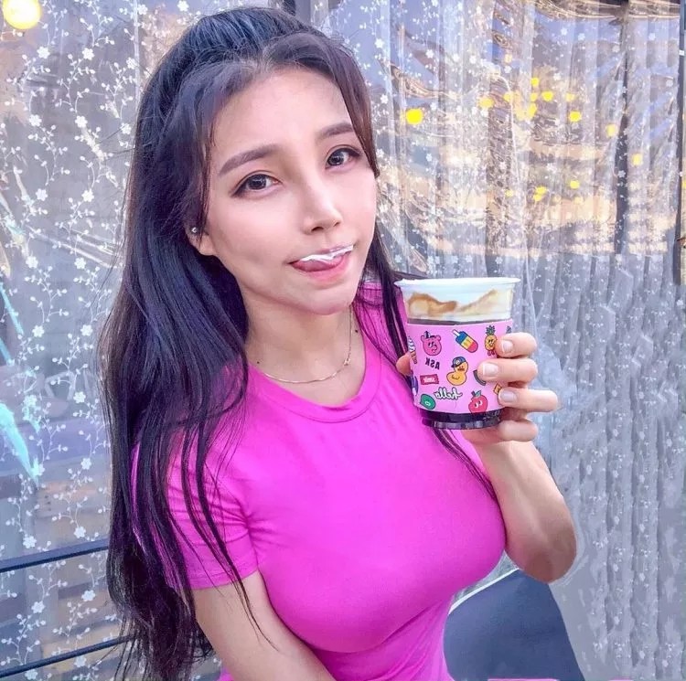 韩国女神"蚂蚁腰"抢镜,她说:好身材主要靠健身,坚持你也可以