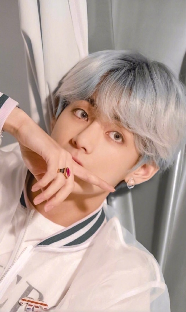 男星白发造型 王嘉尔边伯贤可爱迷人 范丞丞冷酷 王一博绝了 腾讯新闻