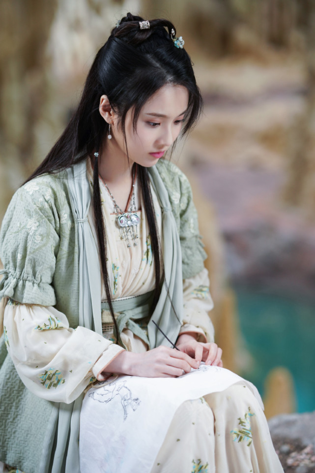 张慧雯美图:有翡吴楚楚,清新古装惹人爱