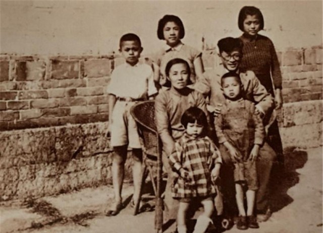 王淦昌|王淦昌吴月琴：少时即相伴，丈夫为国消失17年，她一人撑起全家