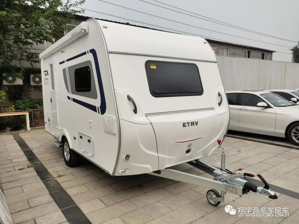 拖挂房车实拍上下铺与环绕卡座隔离适合两代人旅行不到十万即可拥有