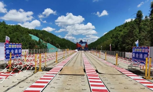 大广高速南康至龙南段最新进展21公里岐岭隧道施工中