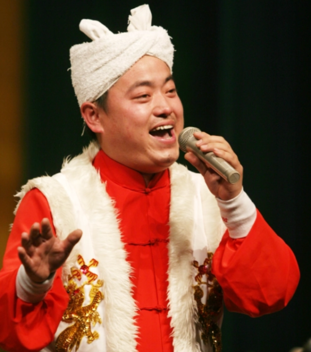 曝西部歌王高宝利车祸现场失控撞向隔离带驾驶座烧成残骸