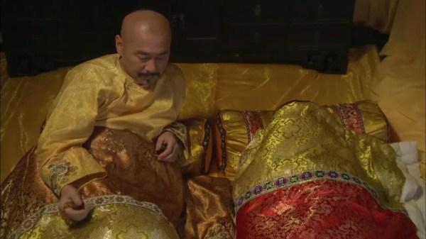 同样是被临幸祺嫔主动激进安陵容胆小畏事淳儿一直咪咪笑