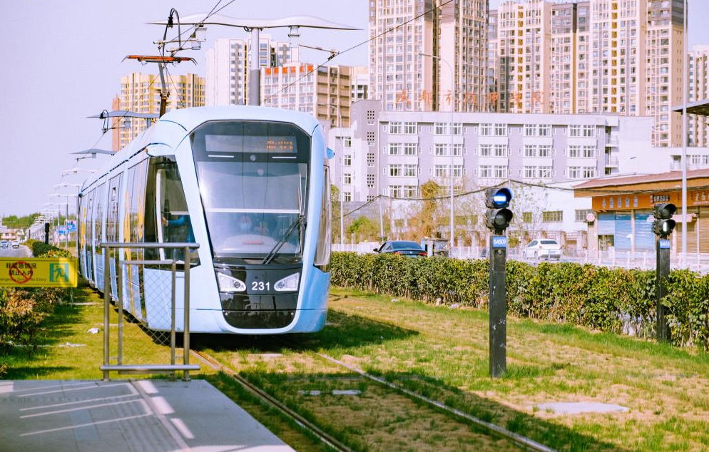 成都"鸡肋"的有轨电车,耗资70亿修建,却槽点满满